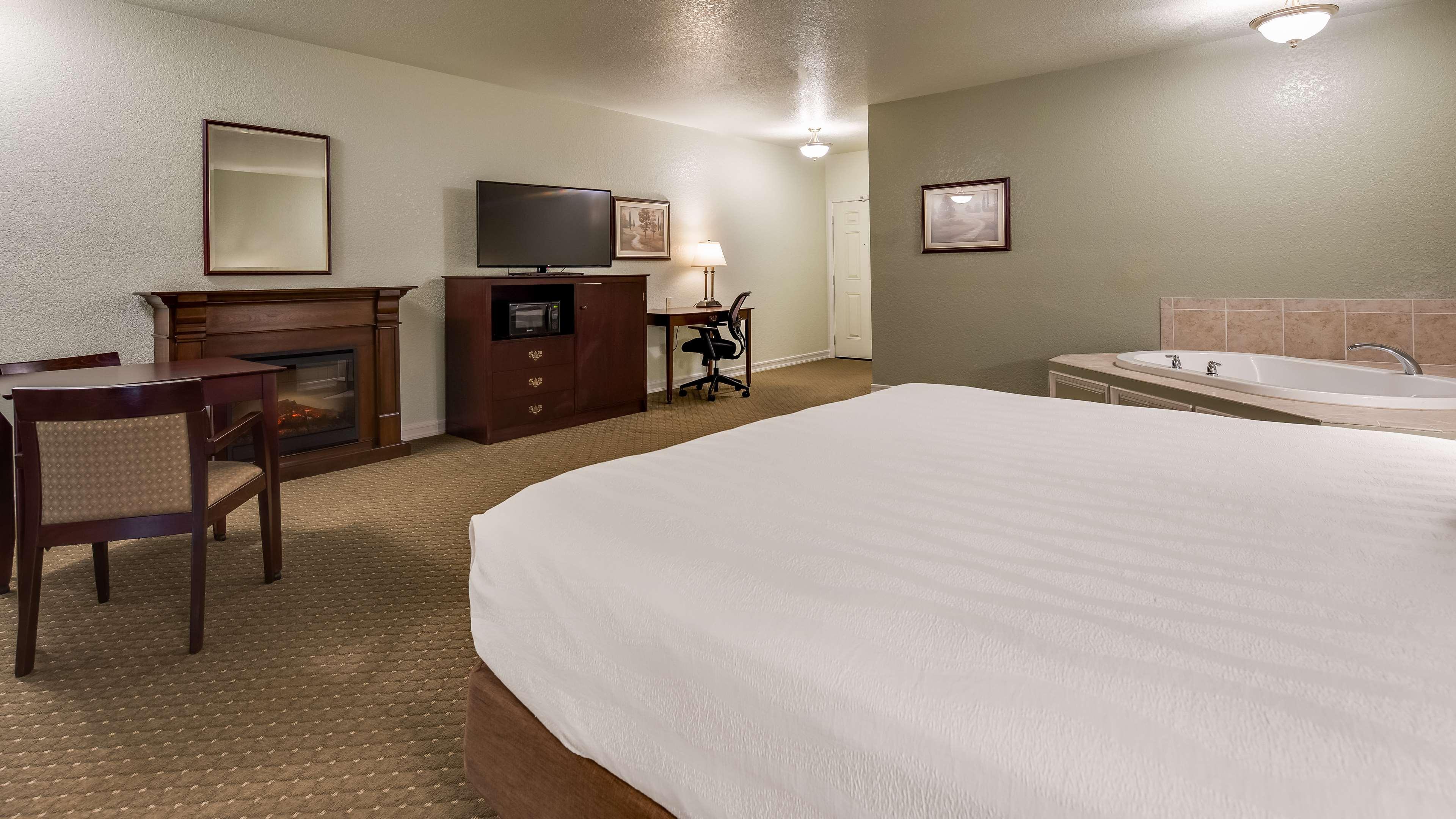 Best Western Plus Bayshore Inn Юрика Экстерьер фото
