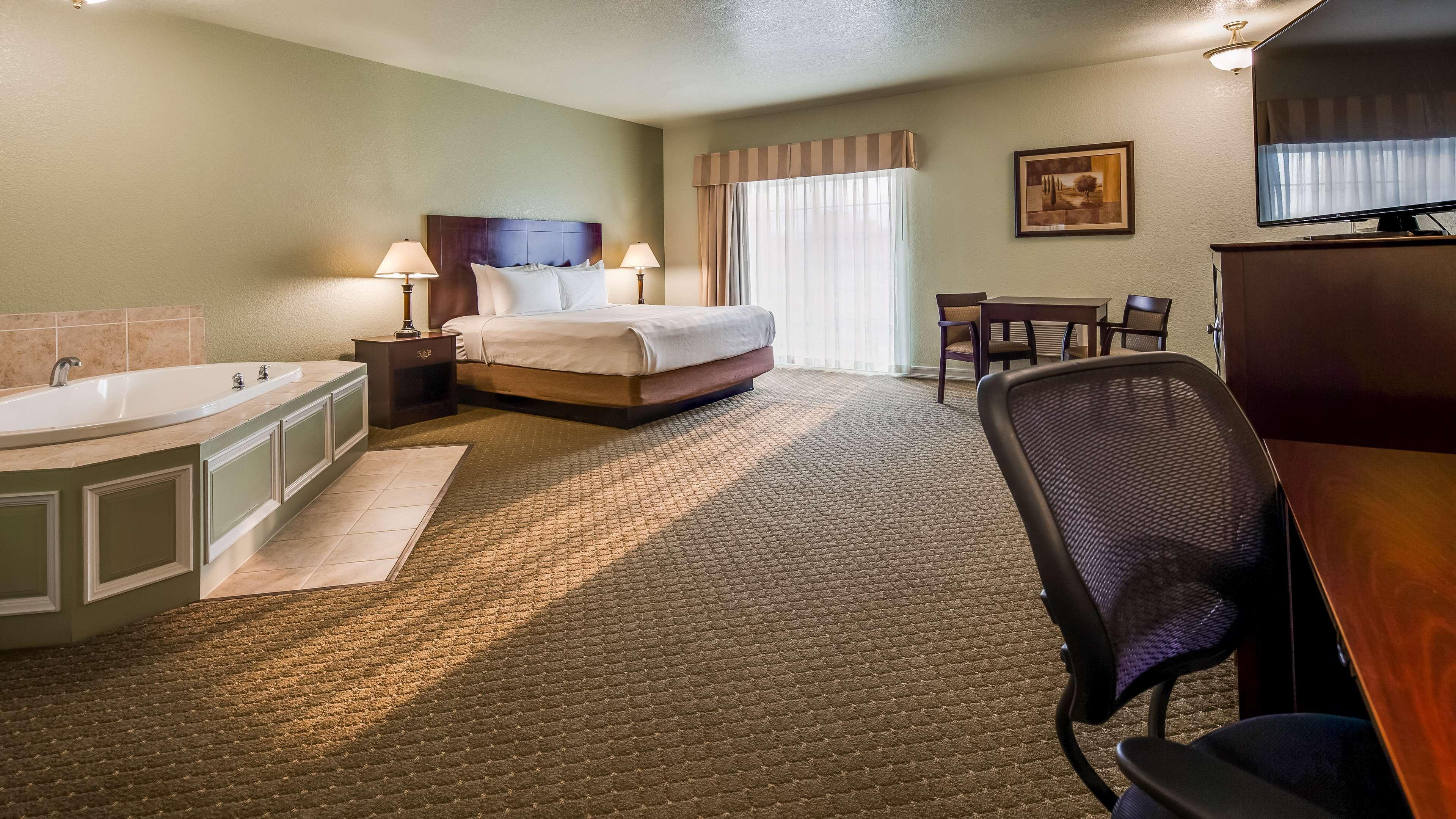 Best Western Plus Bayshore Inn Юрика Экстерьер фото