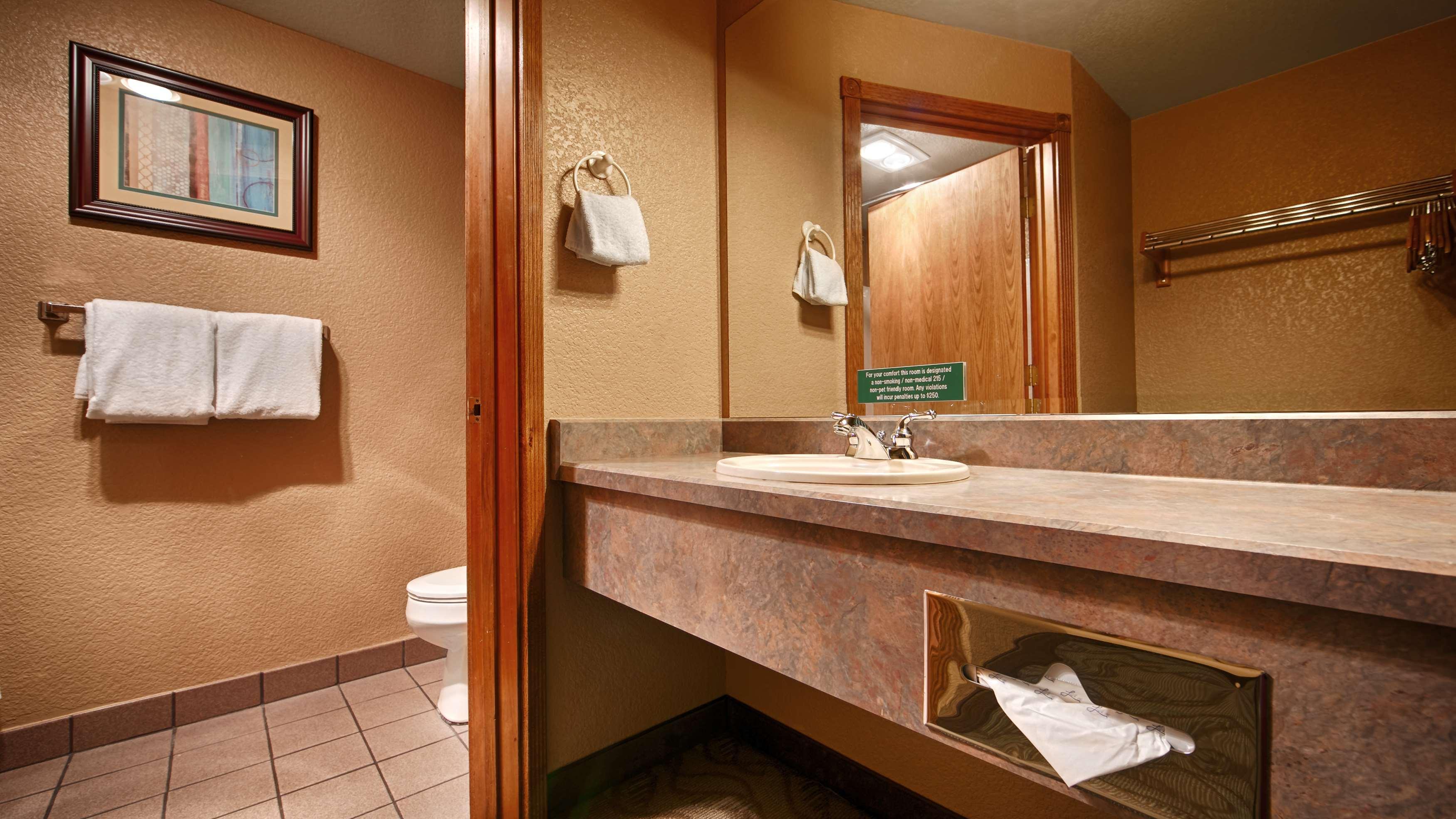 Best Western Plus Bayshore Inn Юрика Экстерьер фото