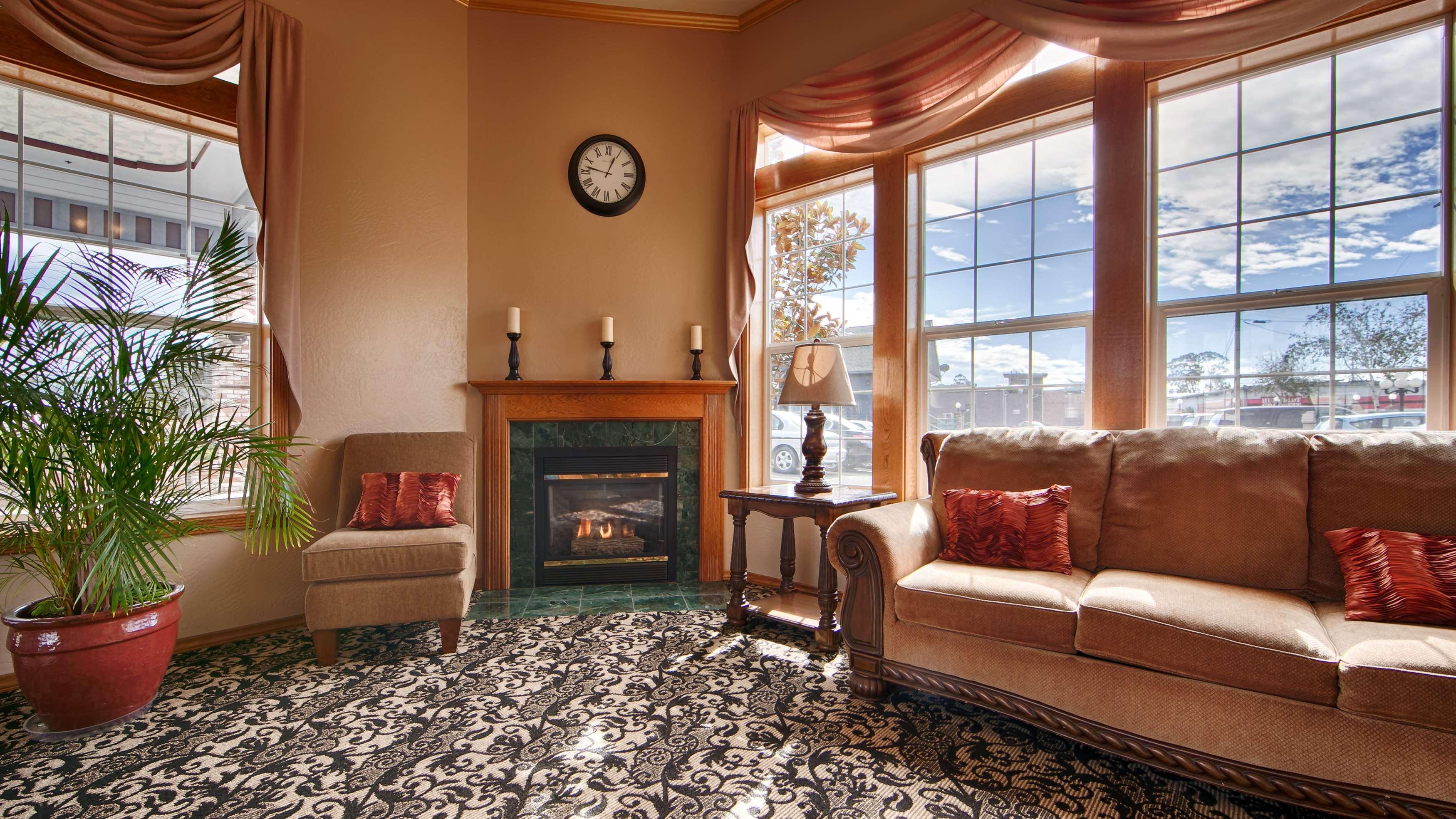 Best Western Plus Bayshore Inn Юрика Экстерьер фото