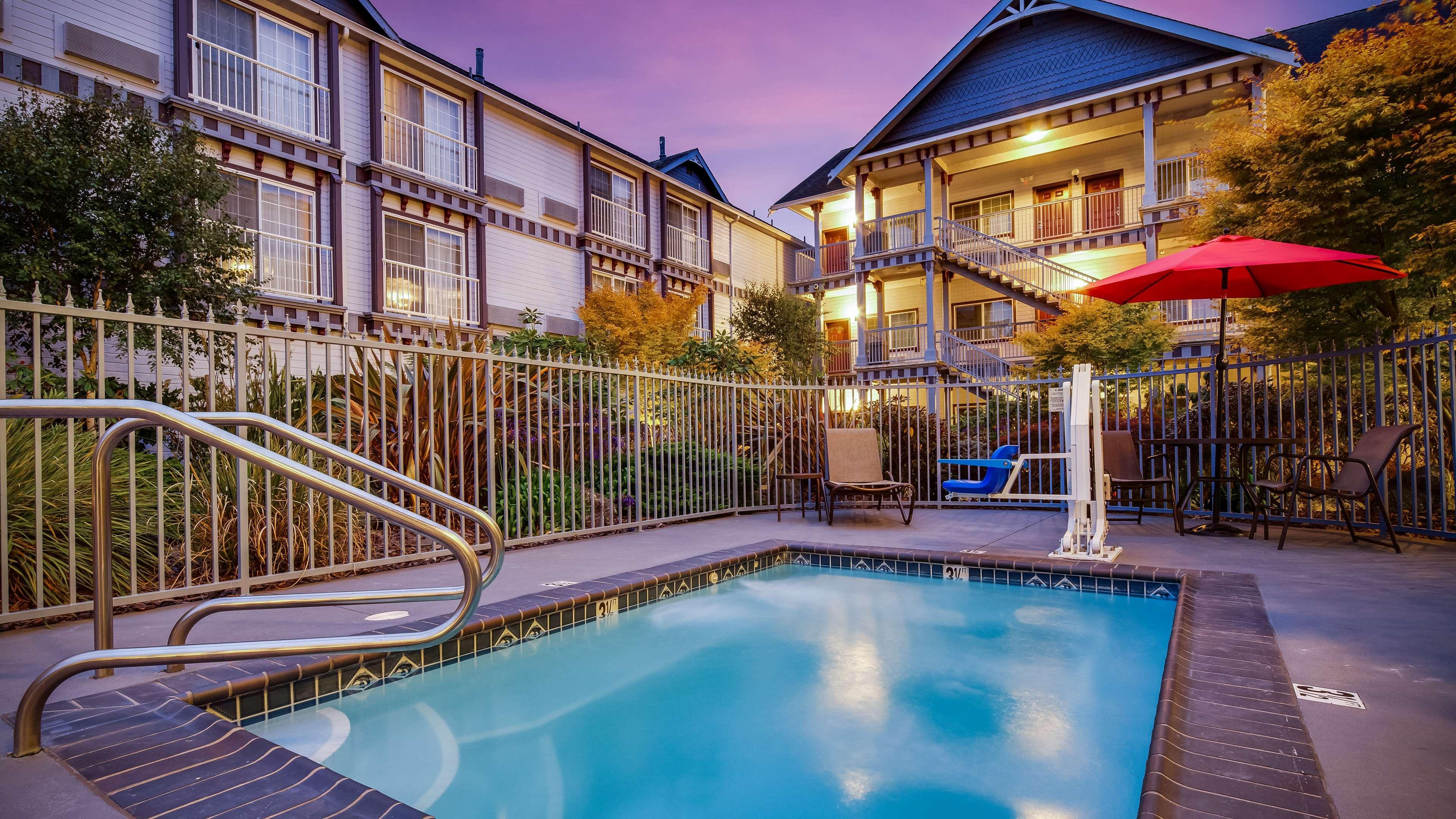 Best Western Plus Bayshore Inn Юрика Экстерьер фото
