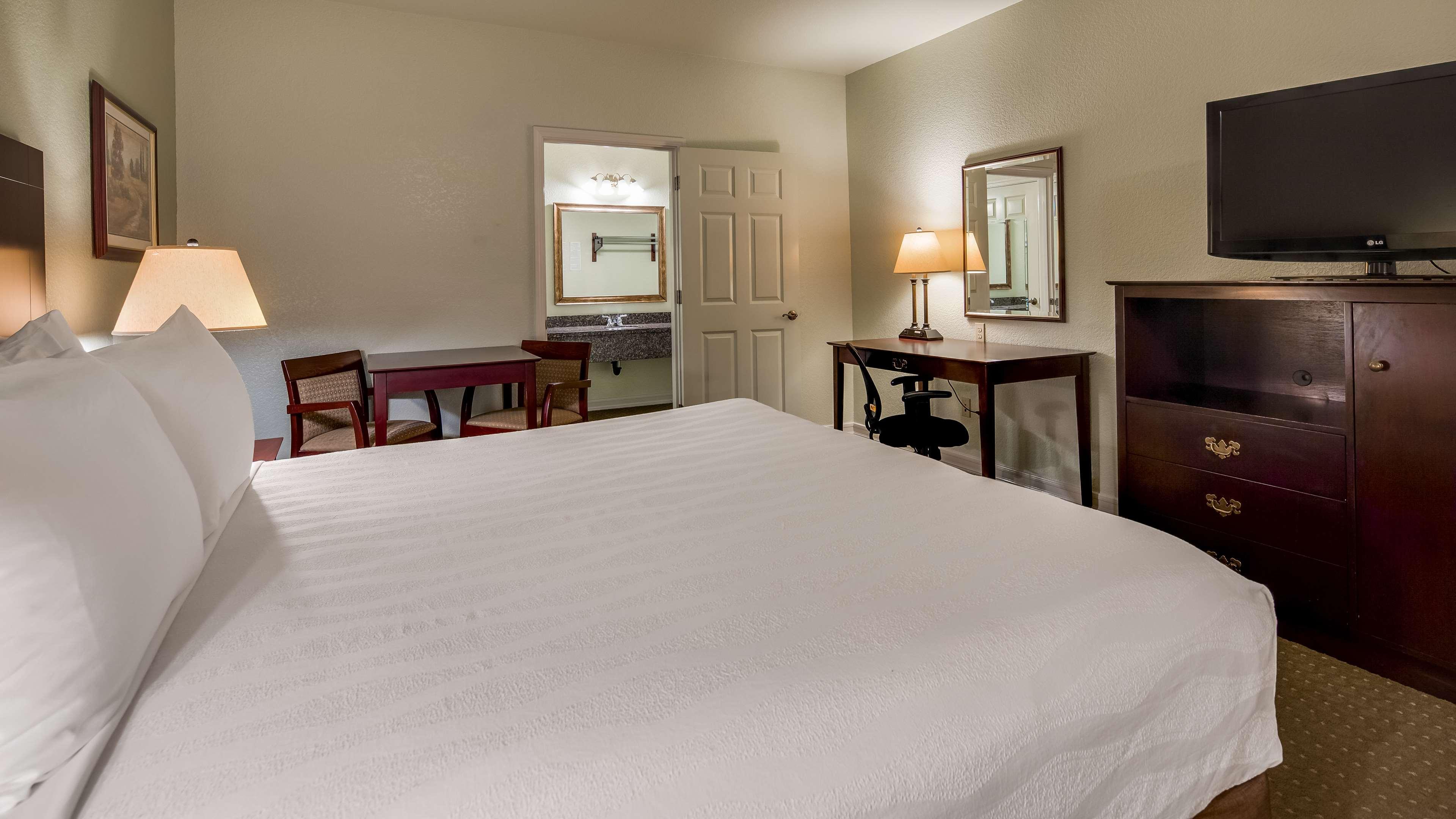 Best Western Plus Bayshore Inn Юрика Экстерьер фото
