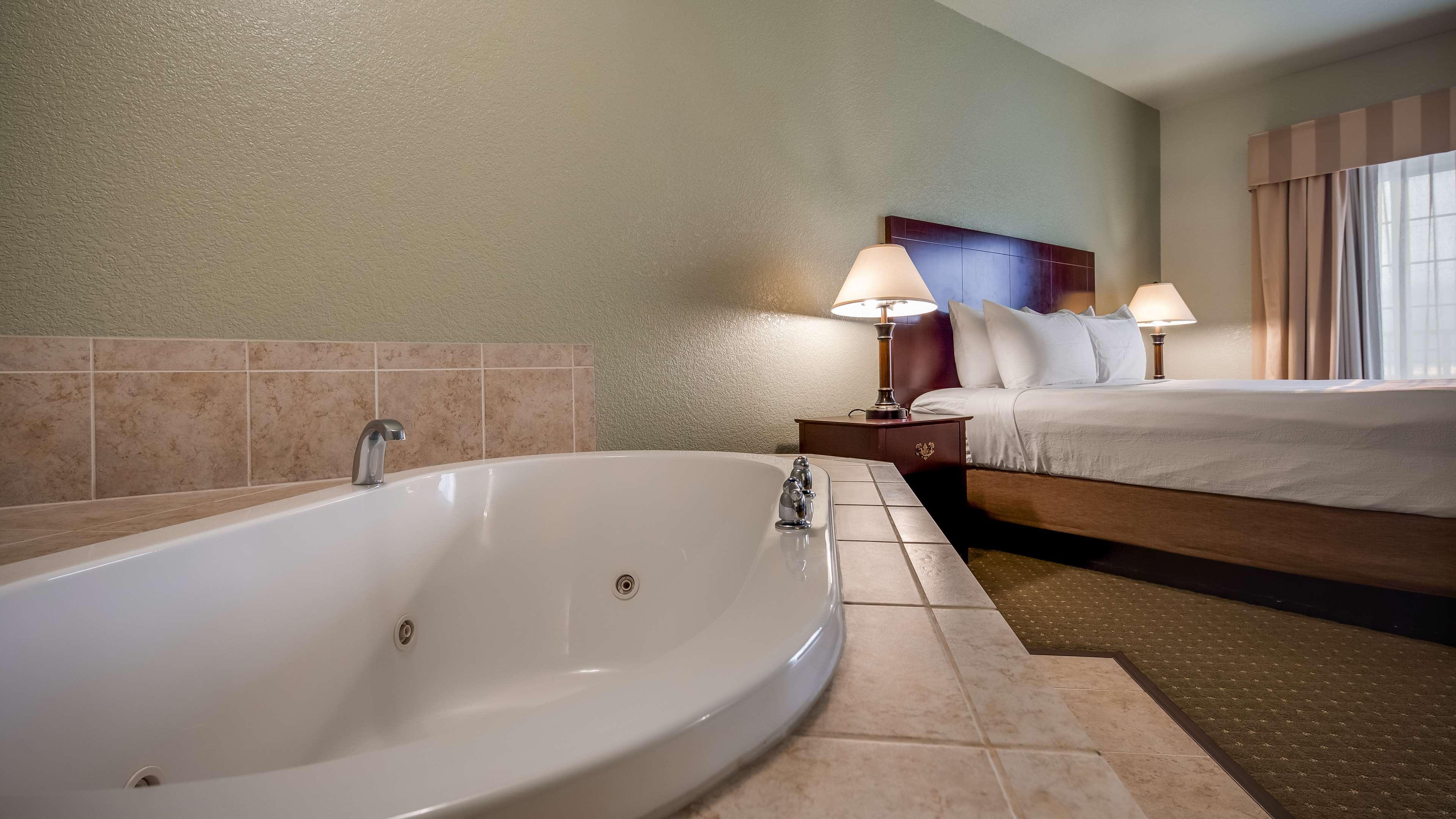 Best Western Plus Bayshore Inn Юрика Экстерьер фото