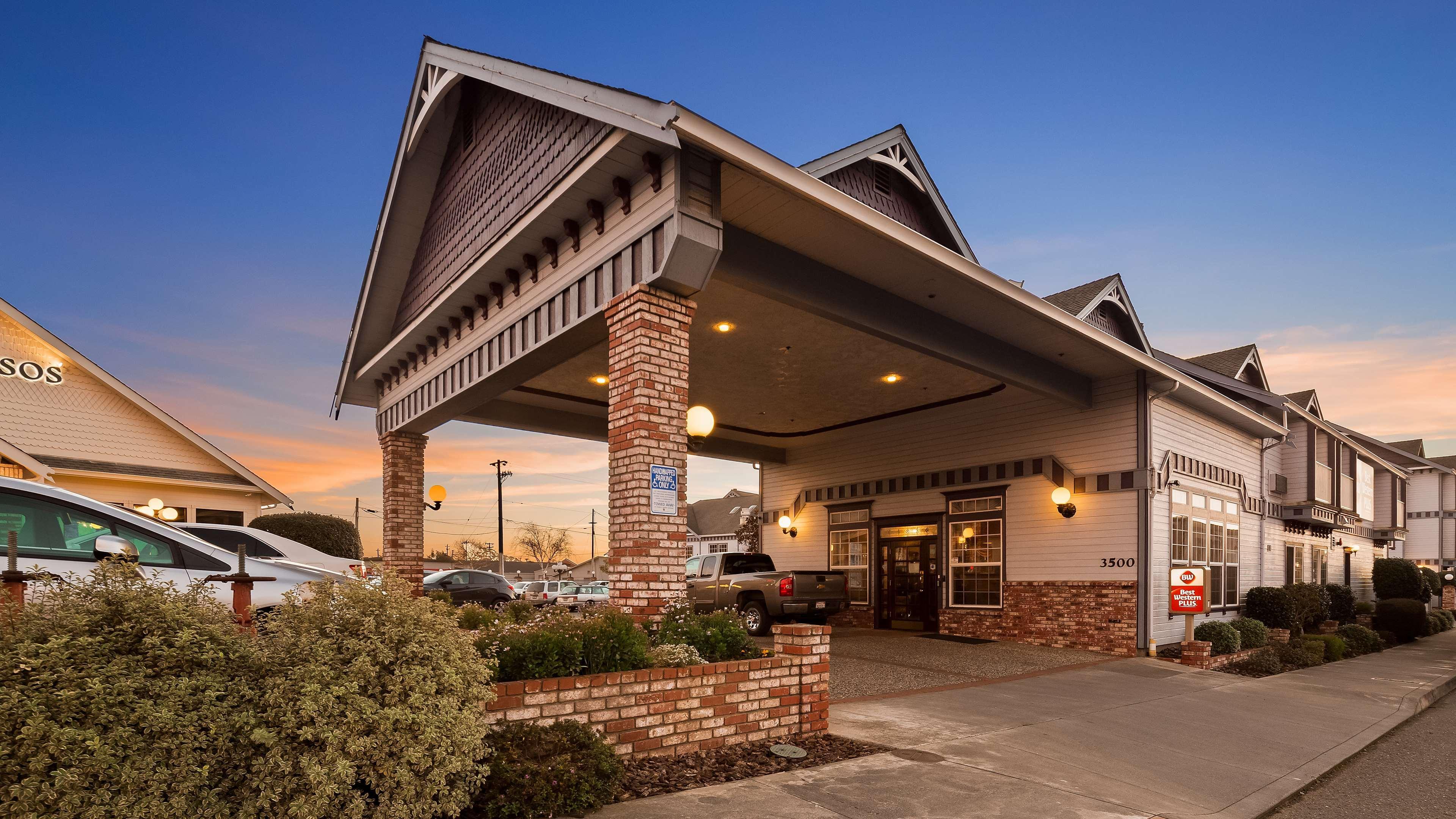 Best Western Plus Bayshore Inn Юрика Экстерьер фото