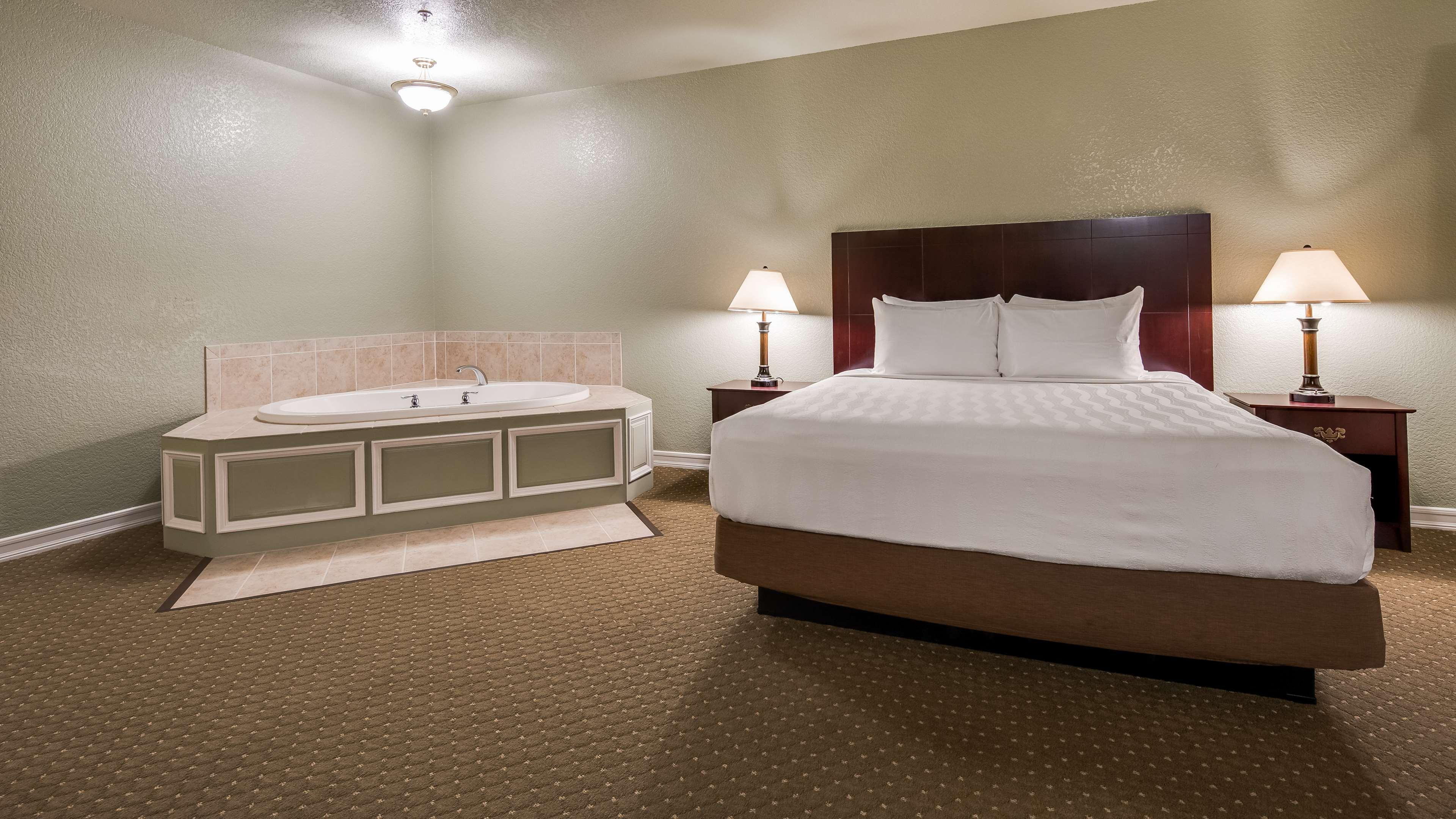 Best Western Plus Bayshore Inn Юрика Экстерьер фото
