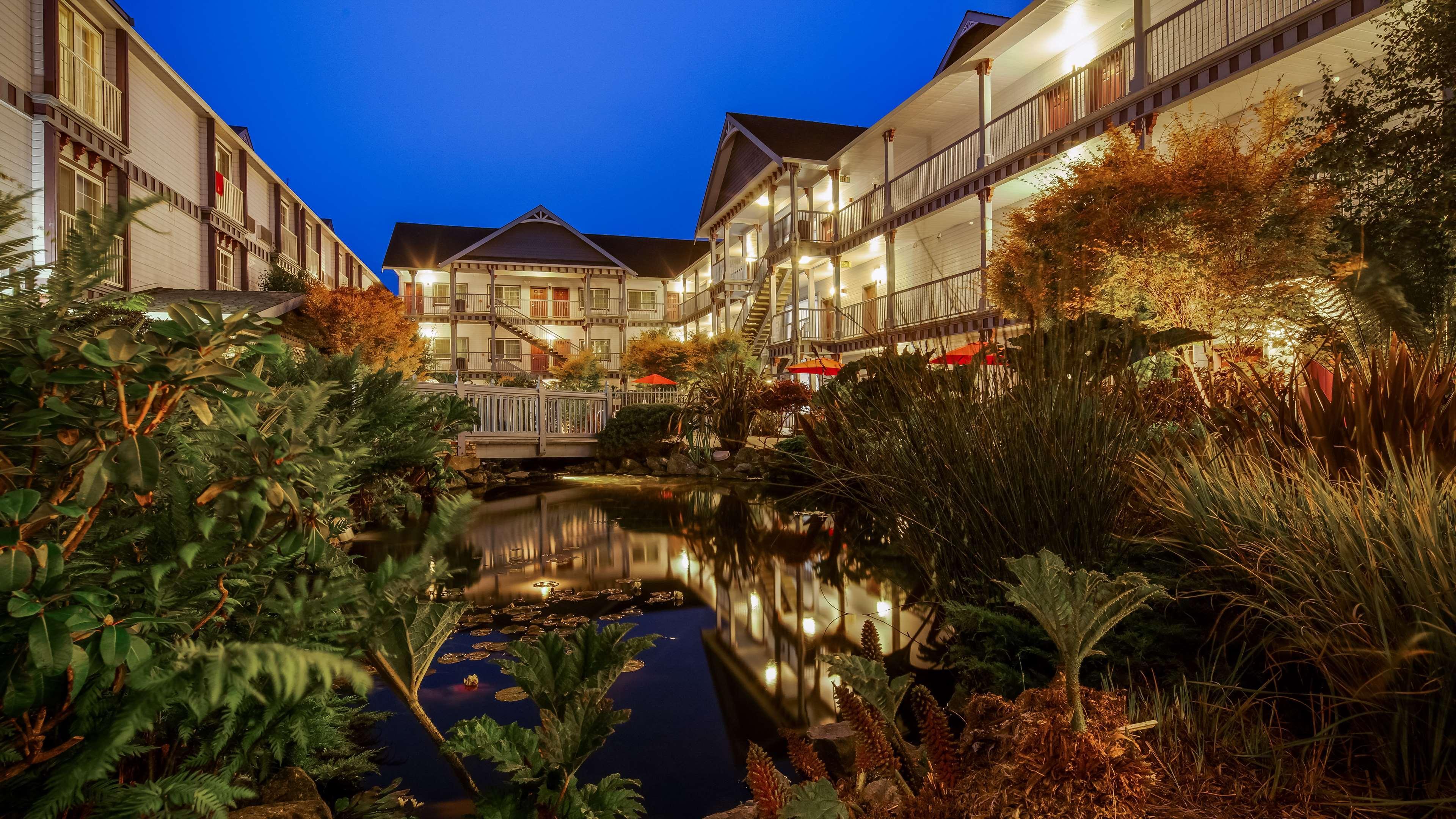Best Western Plus Bayshore Inn Юрика Экстерьер фото