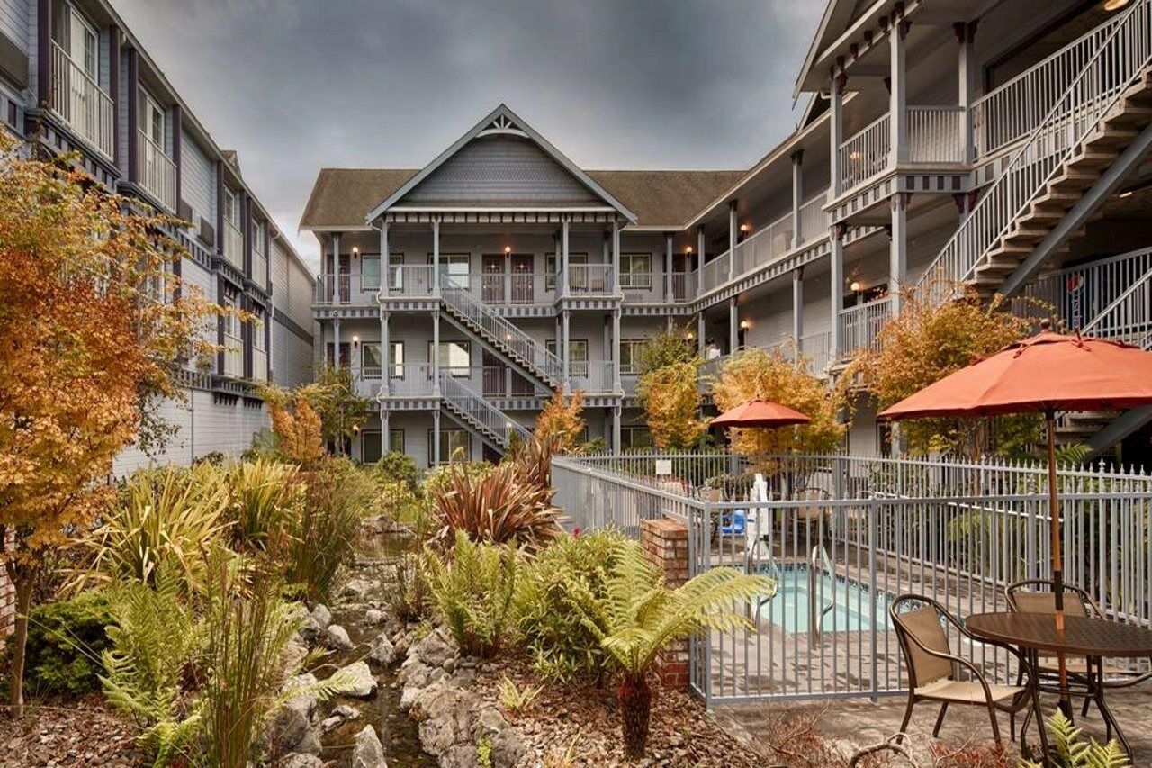 Best Western Plus Bayshore Inn Юрика Экстерьер фото